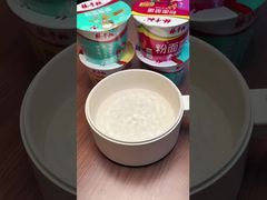 Pollo caliente con fideos instantáneos picantes muchos fideos instantáneos coreanos ramen