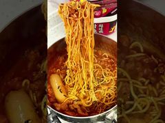 12 meses Vida útil salchicha coreana fideos de pollo caliente sabor coreano auténtico fideos instantáneos