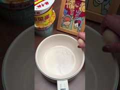 Ver: Fideos de Fideos y Fideos Sopa Dorada Sabor a Carne de Res 183g*12 Hecho con Exhibición de Fideos de Fideos