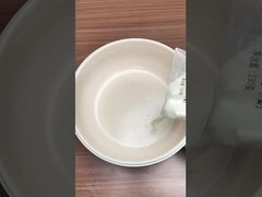 Ver 130g*24 Fideos Instantáneos Sabor Pollo Picante Para Demostración de Mercado de Altas Ventas