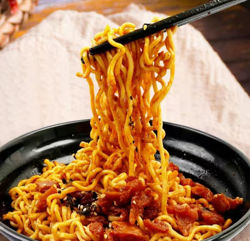 Noodles instantáneos coreanos con sabor a pollo caliente OEM Noodles de pollo coreano