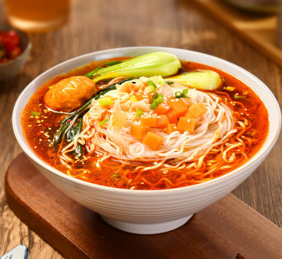 185g * 12 fideos instantáneos y vermicelli Barril Una combinación perfecta de condimentos e ingredientes con huevo
