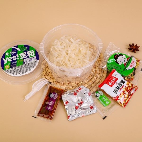 Agua hirviendo 5 Mins Vermicelli ancho Plano fideos instantáneos con cacahuetes y vermicelli ancho