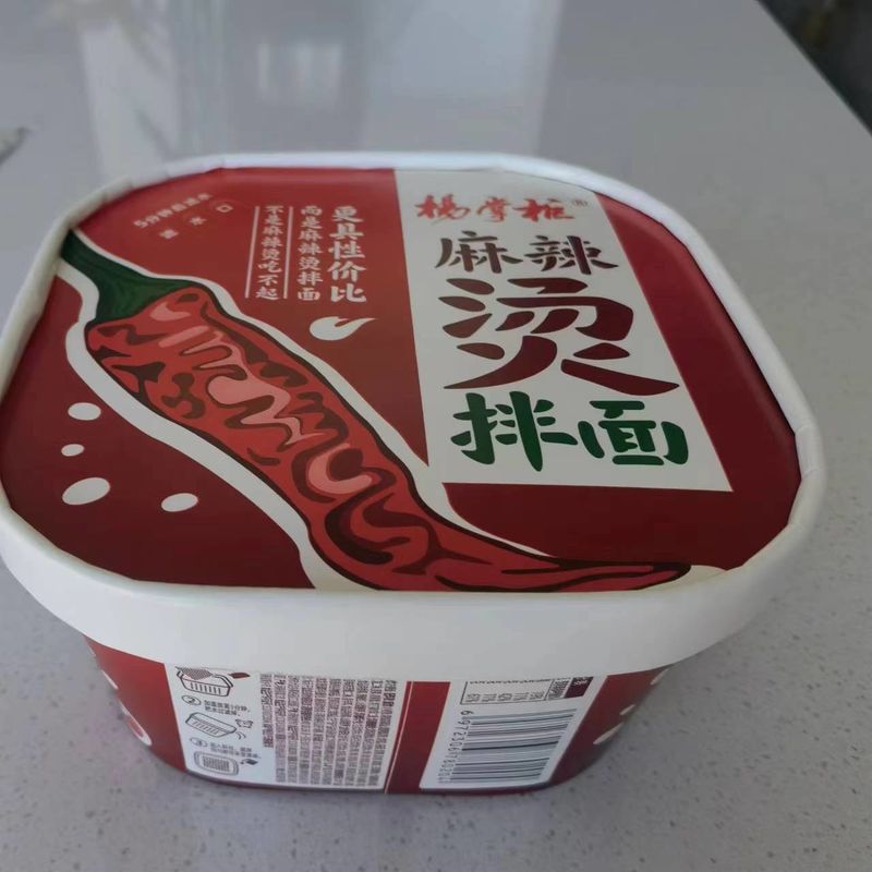 Sabor picante Instantáneo Noodle Bowl Cup Noodles Comidas rápidas y fáciles Sin sabores o colores artificiales