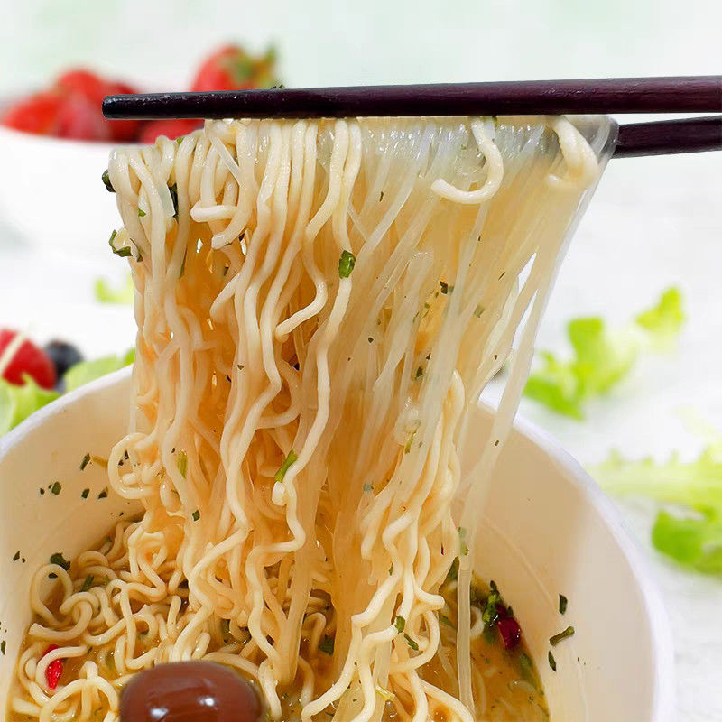 Taza china fideos instantáneos con vermicelli chongqing sopas de salsa caliente sabor fideos