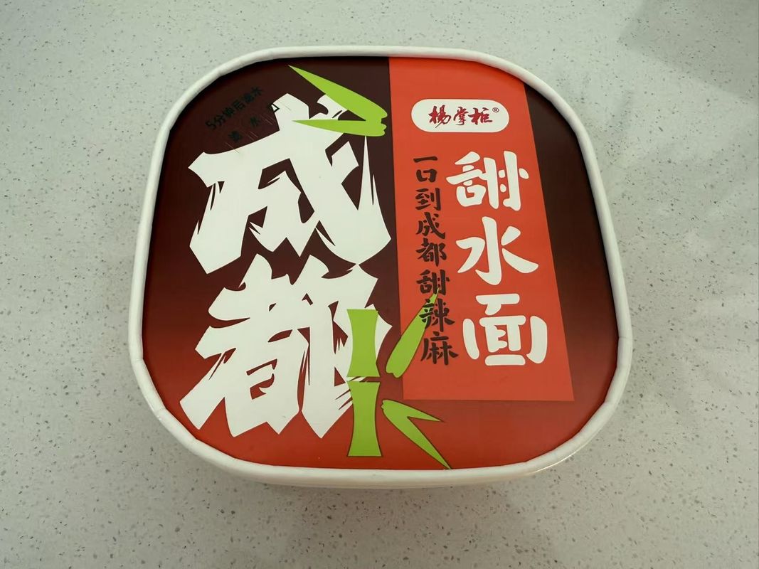 175g de fideos instantáneos de ramen fritos con sabor a fideos dulces de Chengdu y método de cocción con agua hirviendo.