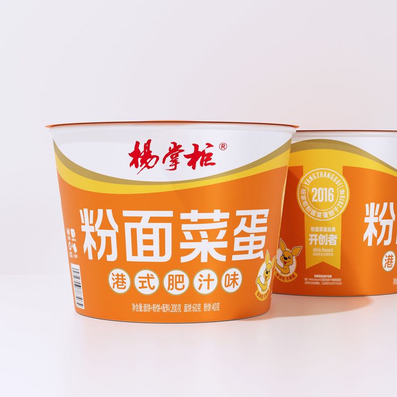 Vermicelli tradicional chino de patata dulce con sabor rico en jugo y ingredientes de huevo al estilo de Hong Kong