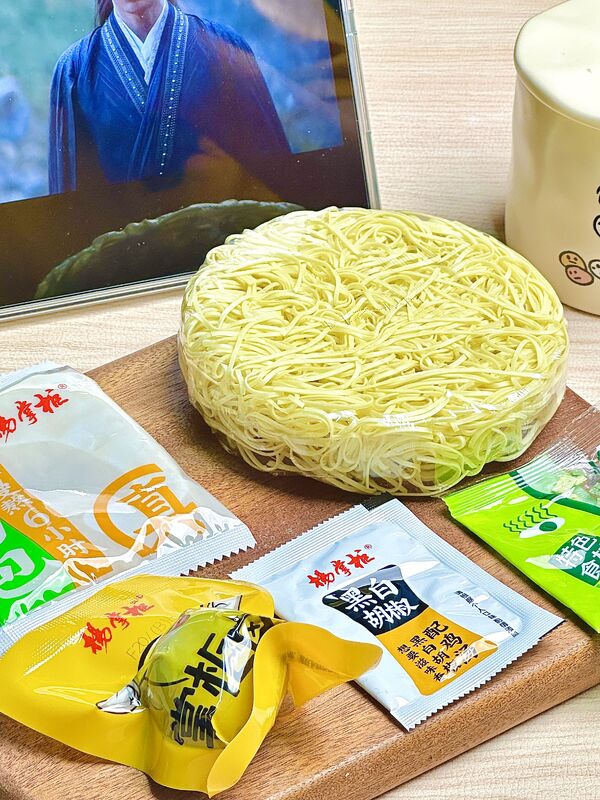 No picante Ramen fideos 161g tamaño de porción única fácil de preparación método de agua hirviendo perfecto para los proveedores de servicios de alimentación