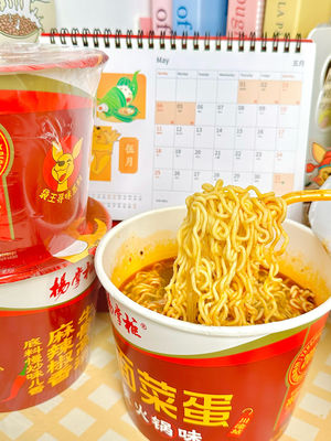 Chongqing Hotpot Cup Flavor Noodles con 12 meses de vida útil La solución B2B definitiva